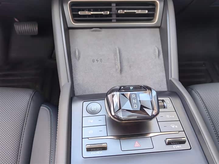 Фото 15 - BYD Qin L