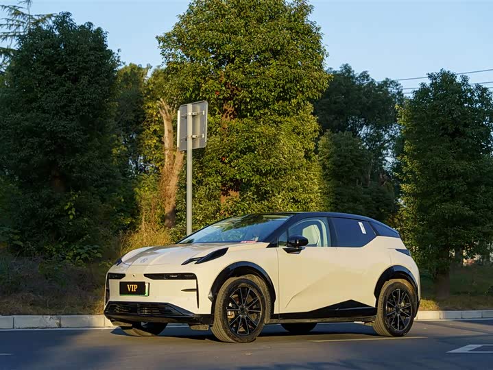 Фото 1 - Zeekr X