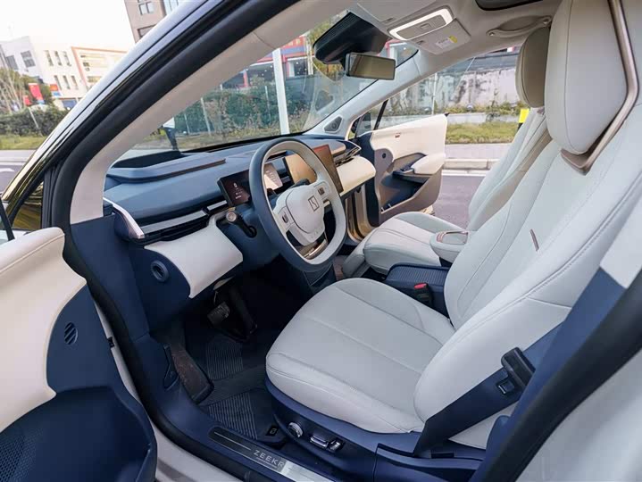 Фото 11 - Zeekr X