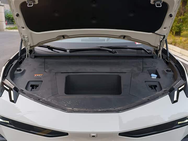 Фото 18 - Zeekr X