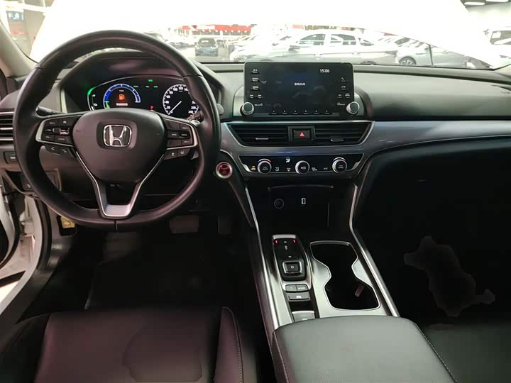 Фото 10 - Honda Accord