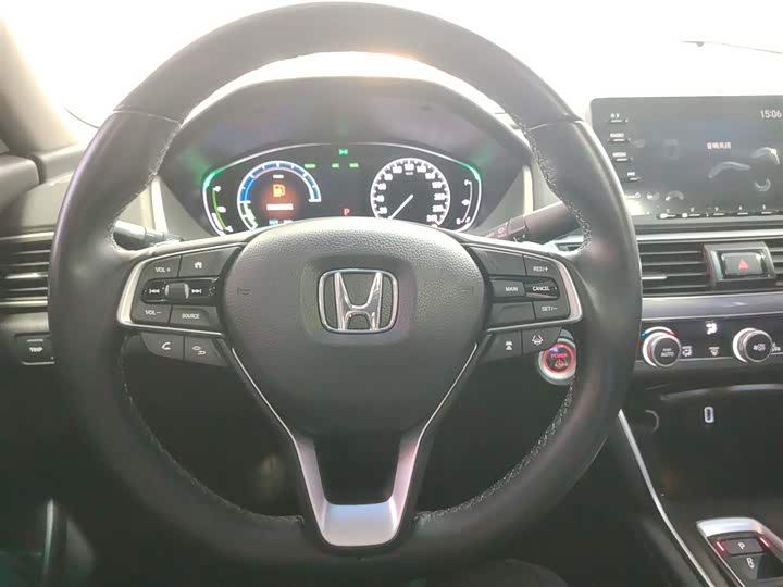 Фото 11 - Honda Accord