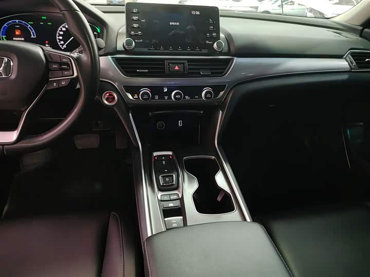 Фото 13 - Honda Accord