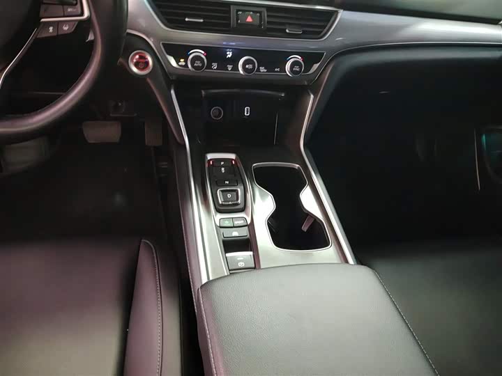 Фото 14 - Honda Accord