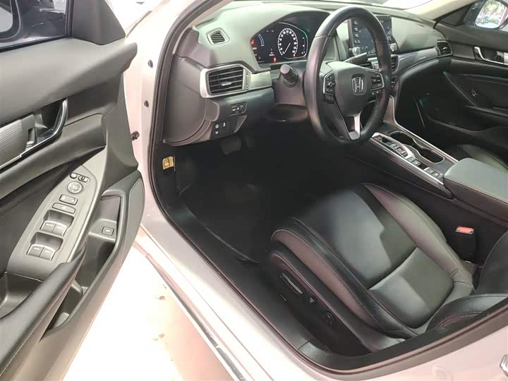 Фото 16 - Honda Accord