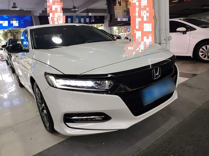 Фото 4 - Honda Accord
