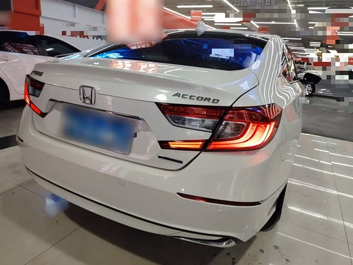 Фото 7 - Honda Accord