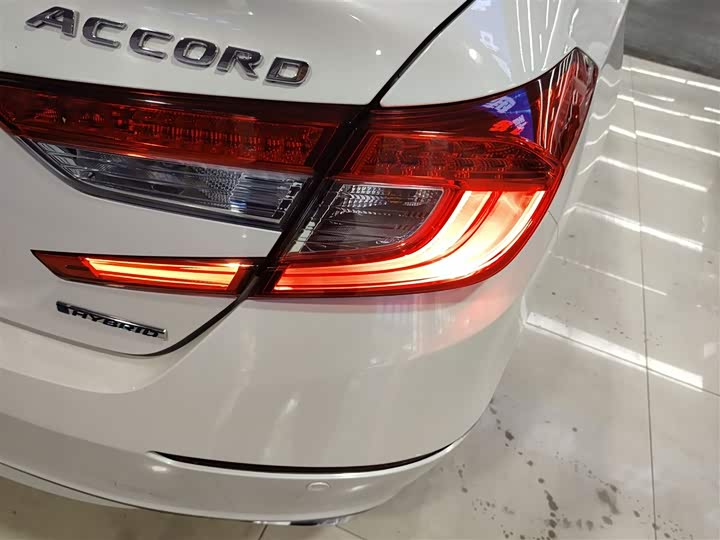 Фото 8 - Honda Accord