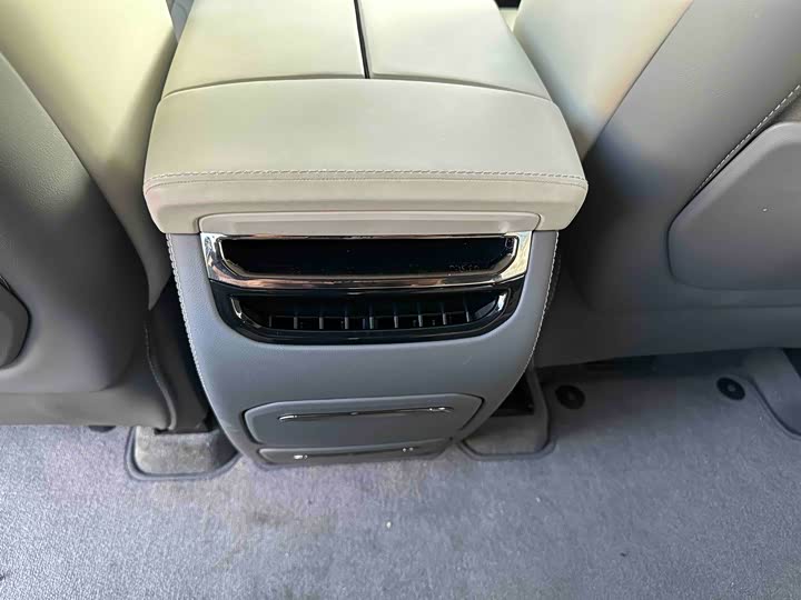 Фото 11 - Zeekr 009