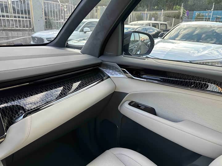 Фото 16 - Zeekr 009