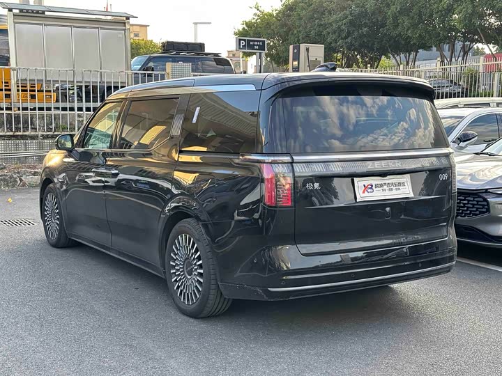 Фото 4 - Zeekr 009