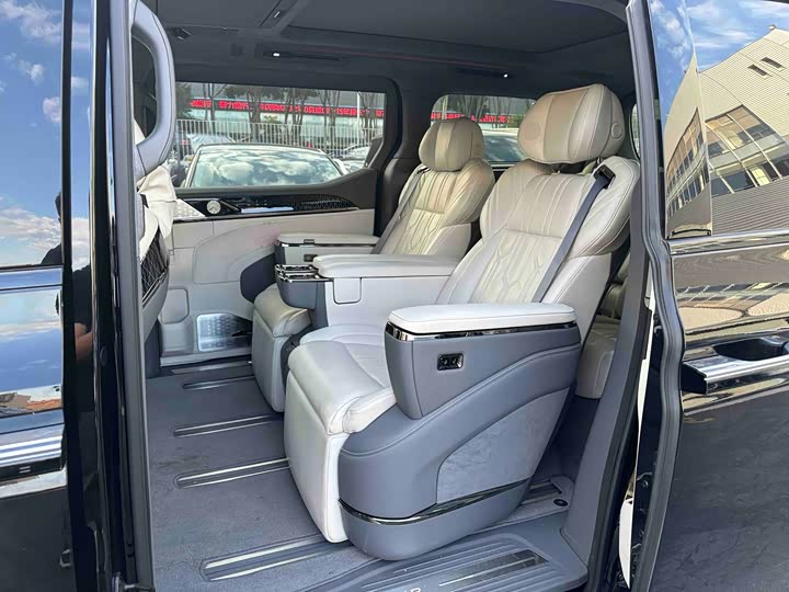 Фото 8 - Zeekr 009