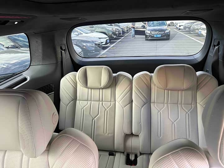 Фото 9 - Zeekr 009