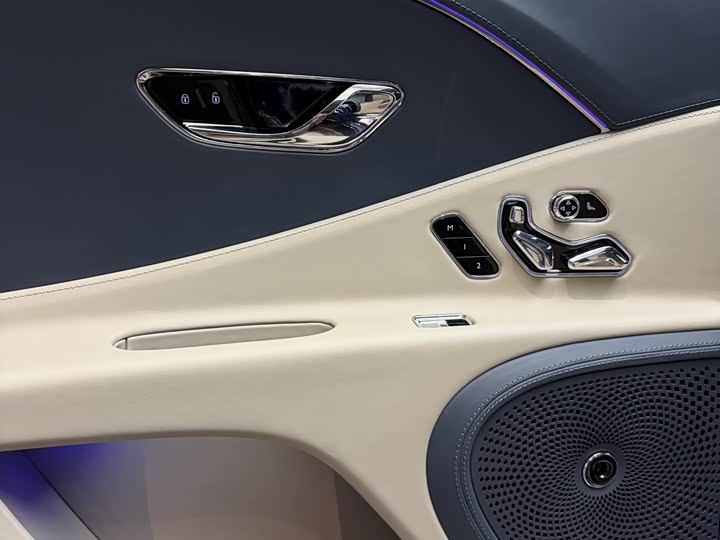 Фото 11 - Bentley Flying Spur