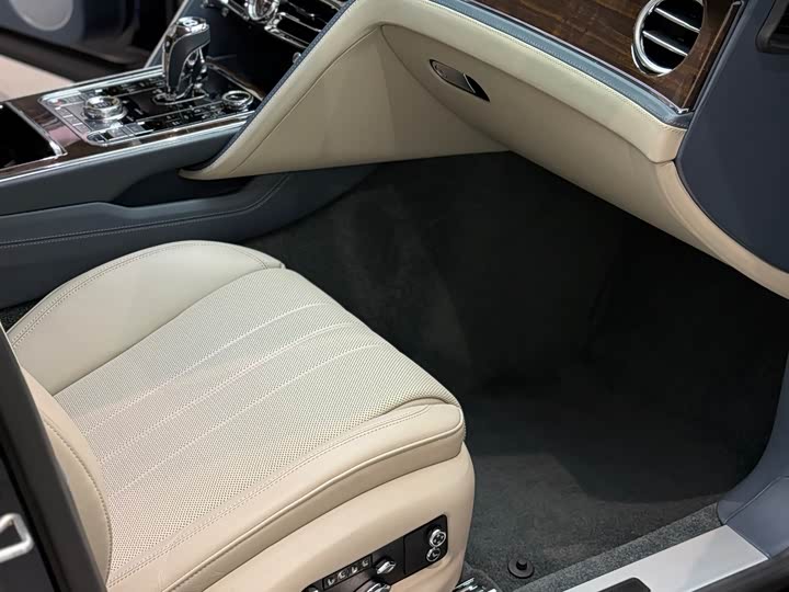 Фото 5 - Bentley Flying Spur