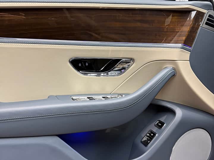 Фото 6 - Bentley Flying Spur