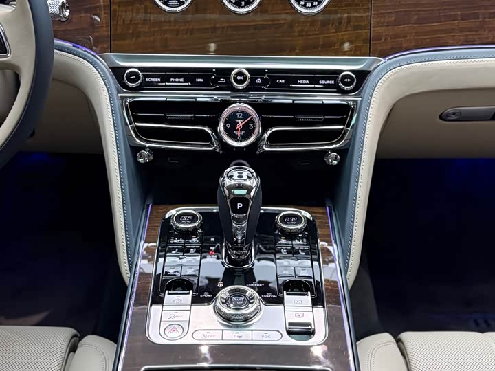 Фото 8 - Bentley Flying Spur