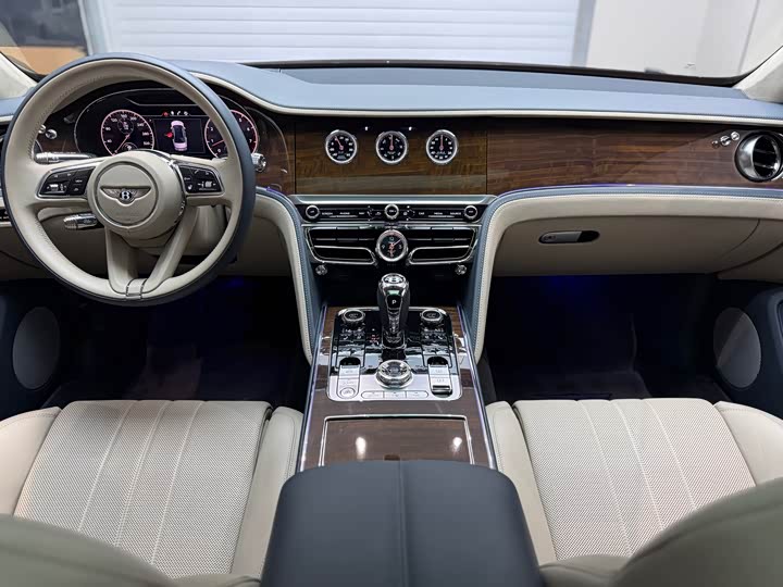 Фото 9 - Bentley Flying Spur