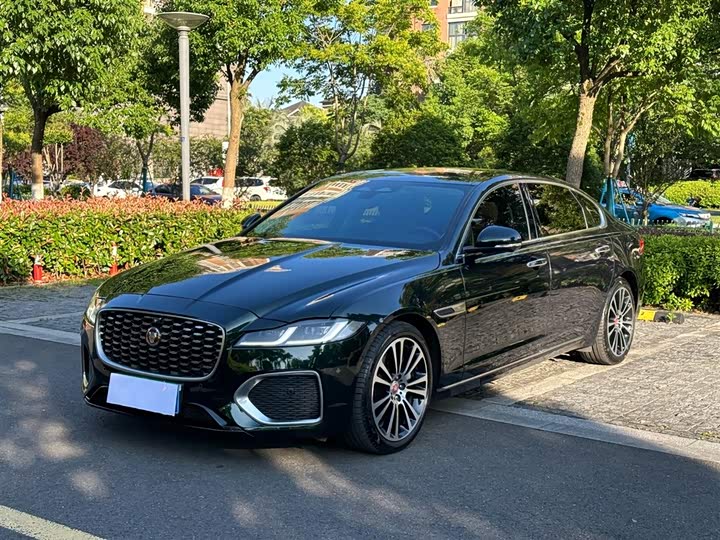 Фото 1 - Jaguar XF L