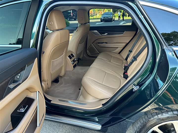 Фото 11 - Jaguar XF L