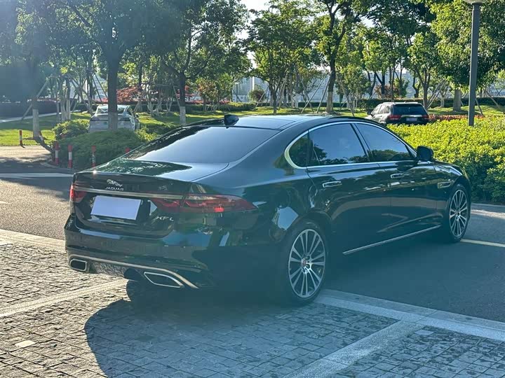 Фото 13 - Jaguar XF L