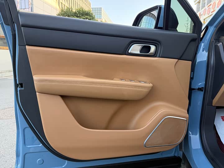 Фото 4 - LiXiang One