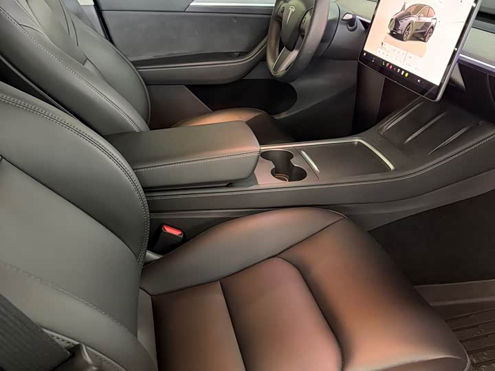 Фото 10 - Tesla Model Y