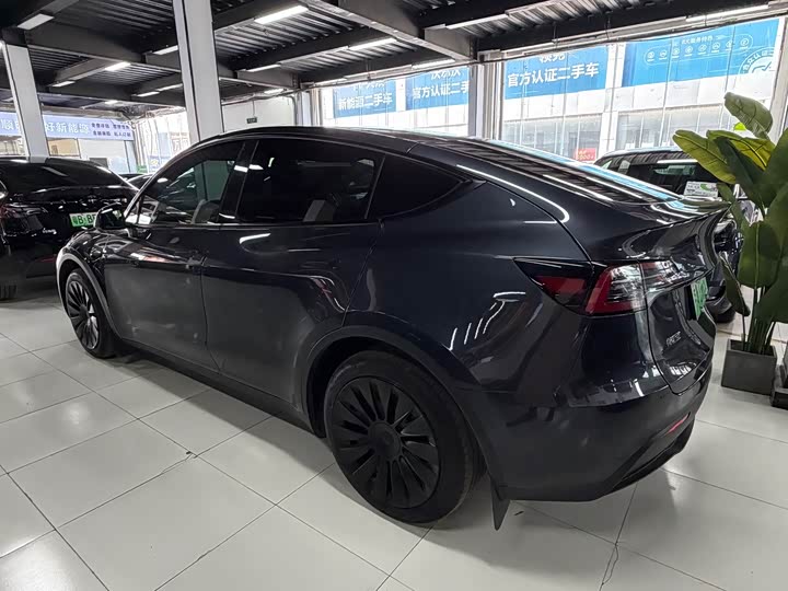 Фото 3 - Tesla Model Y