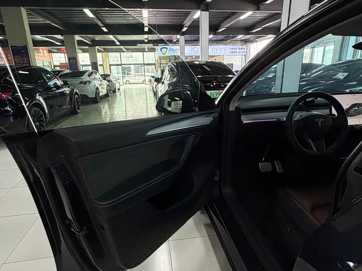 Фото 6 - Tesla Model Y