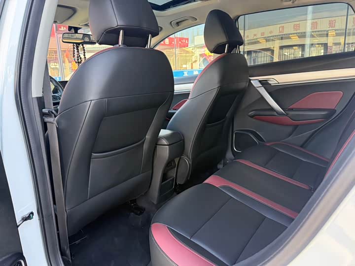 Фото 11 - Geely Coolray