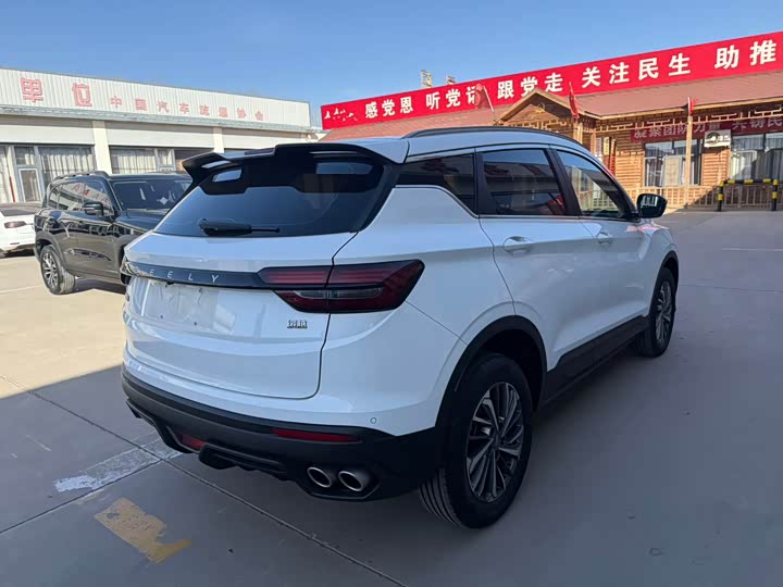 Фото 15 - Geely Coolray