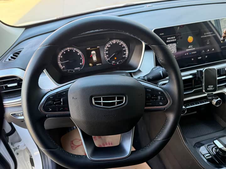 Фото 7 - Geely Coolray