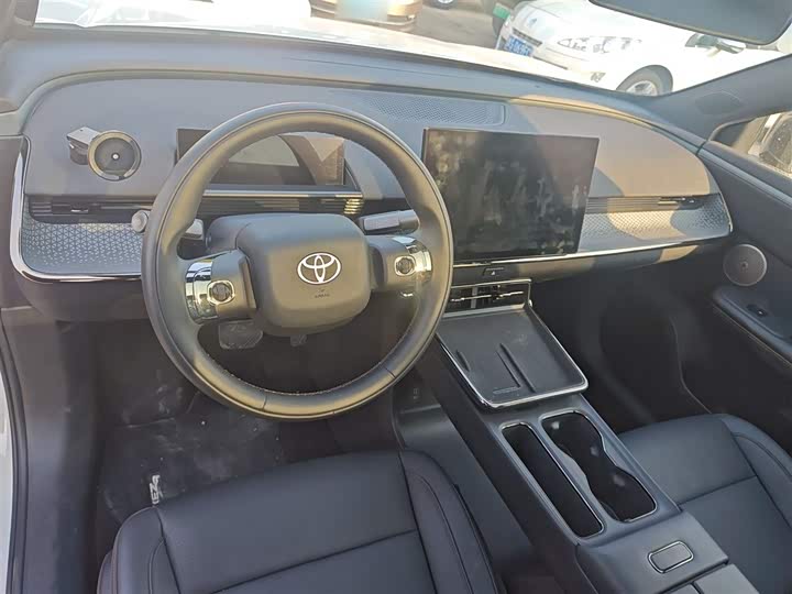 Фото 10 - Toyota bZ3X