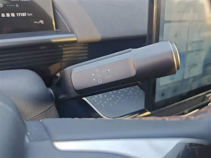 Фото 14 - Toyota bZ3X