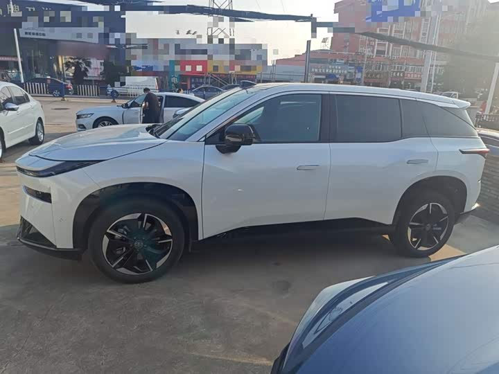 Фото 5 - Toyota bZ3X