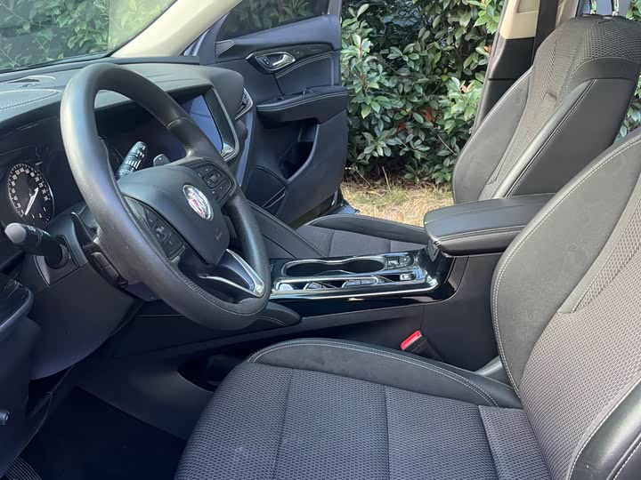 Фото 10 - Buick Envision Plus