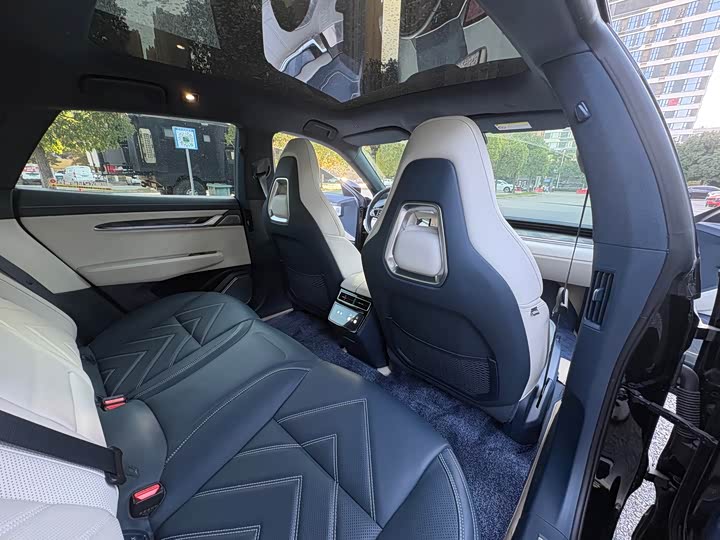 Фото 12 - Zeekr 001