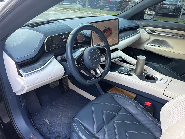 Фото 14 - Zeekr 001