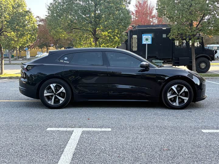 Фото 4 - Zeekr 001