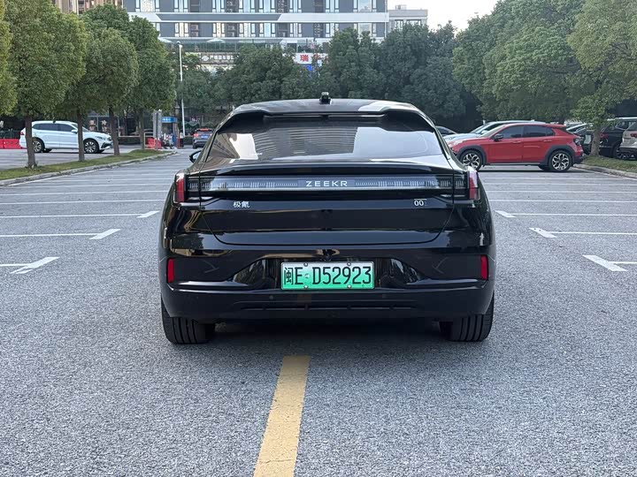 Фото 6 - Zeekr 001
