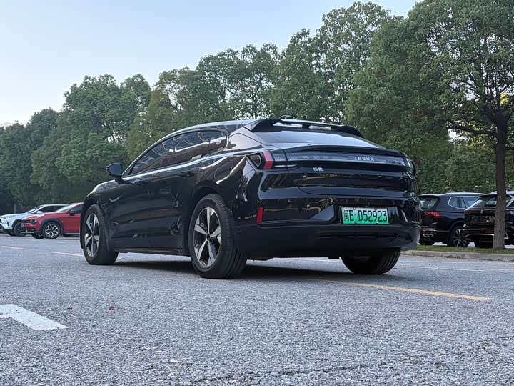 Фото 7 - Zeekr 001