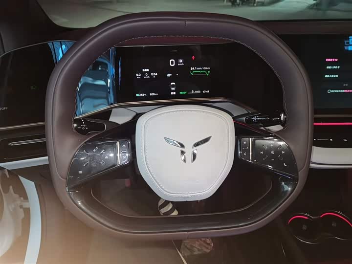 Фото 11 - Hongqi EH7