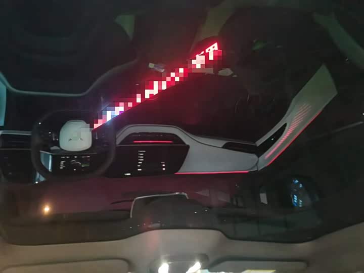 Фото 18 - Hongqi EH7