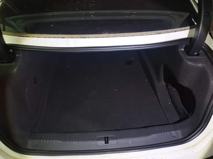 Фото 19 - Hongqi EH7