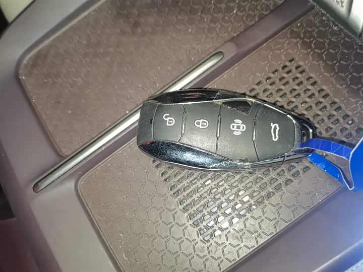 Фото 9 - Hongqi EH7