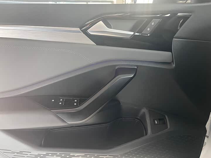 Фото 17 - Volkswagen Sagitar L