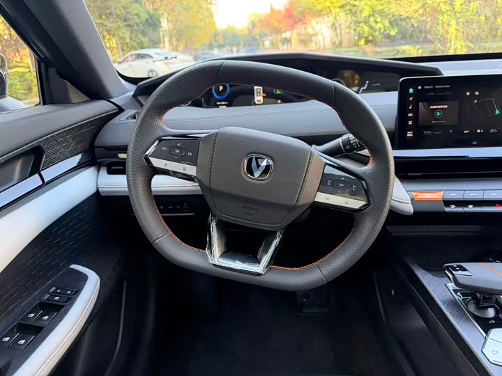 Фото 18 - Changan UNI-V