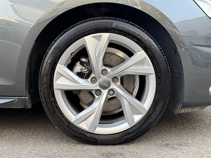 Фото 14 - Audi A4L