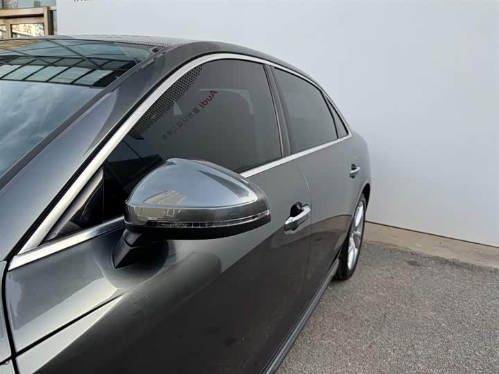 Фото 15 - Audi A4L