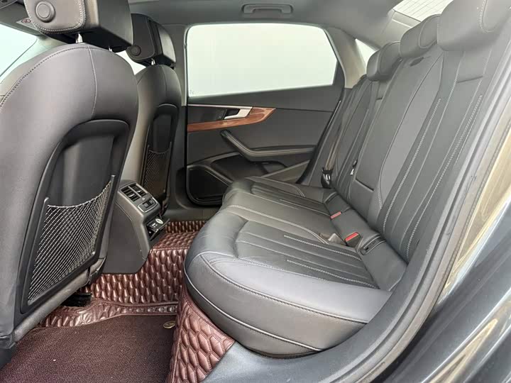 Фото 17 - Audi A4L